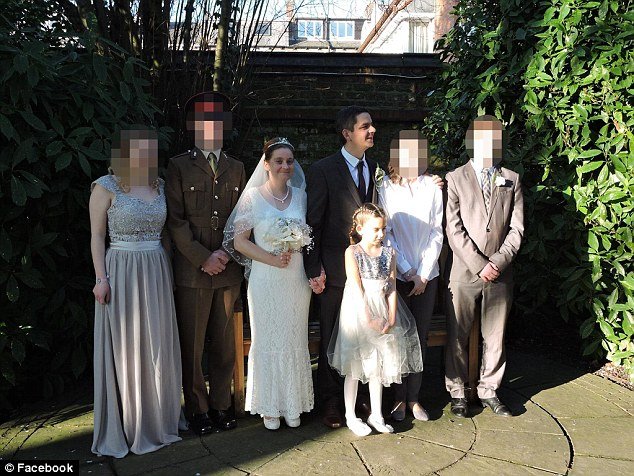 Σοκ στη Βρετανία: 15χρονη κατηγορείται ότι έκοψε τον λαιμό μιας 7χρονης [εικόνες] | iefimerida.gr 1