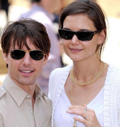 Διάσημοι κοντοί που κυκλοφορούν με δίμετρες κουκλάρες [εικόνες] | iefimerida.gr 0