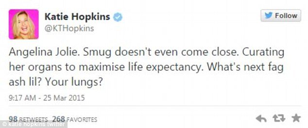 Δημοσιογράφος ποστάρει φωτό της Αντζελίνα Τζολί να καπνίζει και την λέει «υποκρίτρια»: Τι έχει σειρά; Τα πνευμόνια; [εικόνες] | iefimerida.gr 0