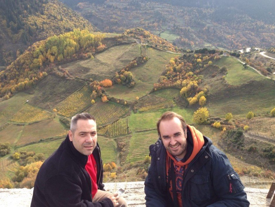 Βρετανός οινολόγος επισκέπτεται τους αμπελώνες του Αβέρωφ στο Μέτσοβο και μαγεύεται [εικόνα] | iefimerida.gr 7