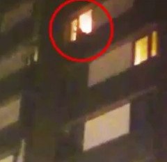 Εικόνες 11ης Σεπτεμβρίου στον 24 ορόφων πύργο του Λονδίνου που καίγεται -Πηδούν από τα παράθυρα οι ένοικοι [εικόνες & βίντεο] | iefimerida.gr 1