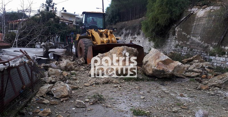 Ηλεία: Σοβαρά προβλήματα από την κακοκαιρία- Καταστράφηκε ένα σπίτι λόγω κατολίσθησης [εικόνες] | iefimerida.gr 0