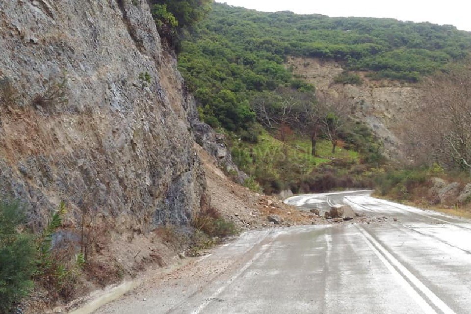 Η αντιπεριφέρεια, καλεί τους οδηγούς να είναι προσεκτικοί και να κινούνται με χαμηλές ταχύτητες κυρίως κατά τη διάρκεια της νύκτας