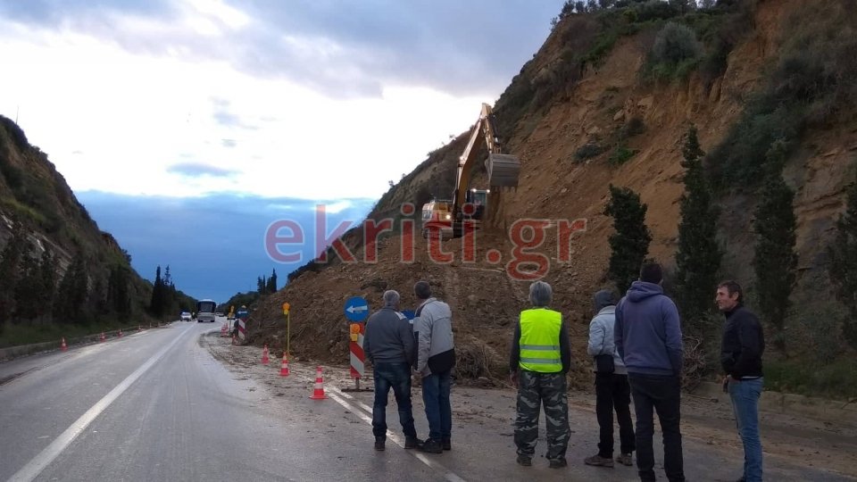 Στο έλεος της κακοκαιρίας η Κρήτη -Κατολισθήσεις, χείμαρροι οι δρόμοι [εικόνες & βίντεο] | iefimerida.gr 4