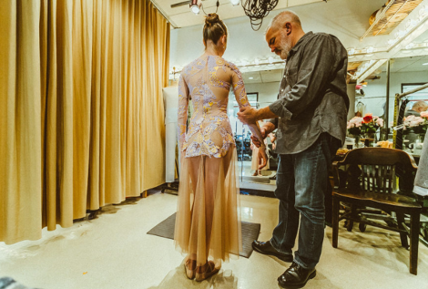 Η Ελληνίδα σχεδιάστρια που μάγεψε την Σάρα Τζέσικα Πάρκερ -Της ανέθεσε να ράψει τα κοστούμια του μπαλέτου της Νέας Υόρκης και το αποτέλεσμα τρέλανε την πόλη [εικόνες] | iefimerida.gr 10