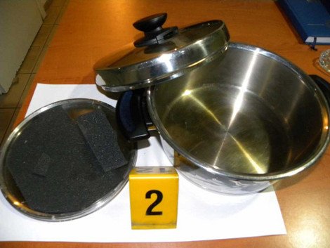 Σε κατσαρόλες με διπλό πάτο προσπάθησαν να περάσουν κινητά στις φυλακές Τρικάλων [εικόνες] | iefimerida.gr 0