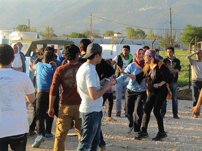 Δεν κατεβαίνουν από τα λεωφορεία οι πρόσφυγες στον Κατσικά Ιωαννίνων -Θέλουν στεγασμένο χώρο [εικόνες] | iefimerida.gr 0