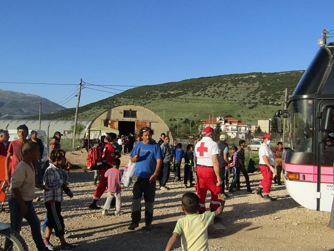 Δεν κατεβαίνουν από τα λεωφορεία οι πρόσφυγες στον Κατσικά Ιωαννίνων -Θέλουν στεγασμένο χώρο [εικόνες] | iefimerida.gr 4