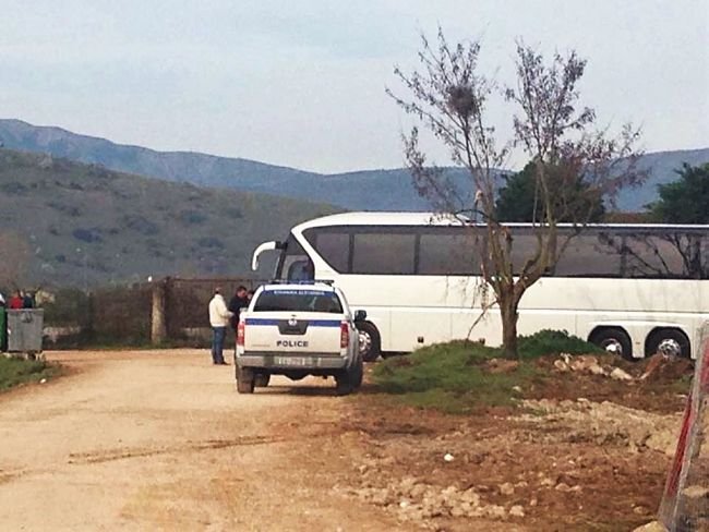 Οι πρόσφυγες προκάλεσαν ζημιές στα λεωφορεία που τους μετέφεραν στα Ιωάννινα -Καταθέτουν μηνύσεις οι οδηγοί | iefimerida.gr 0