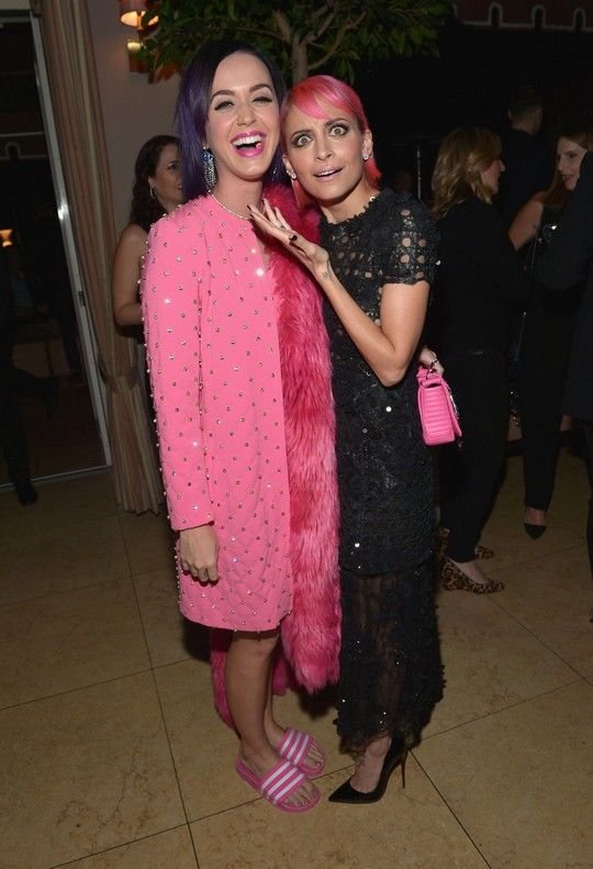 Μία αστυνομία μόδας για τα Fashion Awards LA -Διάσημες με παντόφλες και όχι μόνο [εικόνες] | iefimerida.gr 1