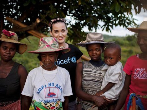 Σε πρόγραμμα της UNICEF στη Μαδαγασκάρη η Κέιτι Πέρι [εικόνες] | iefimerida.gr 0