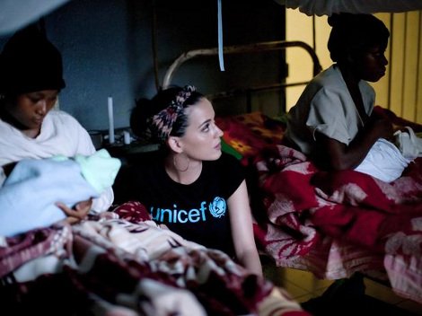Σε πρόγραμμα της UNICEF στη Μαδαγασκάρη η Κέιτι Πέρι [εικόνες] | iefimerida.gr 2