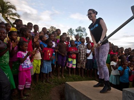 Σε πρόγραμμα της UNICEF στη Μαδαγασκάρη η Κέιτι Πέρι [εικόνες] | iefimerida.gr 3