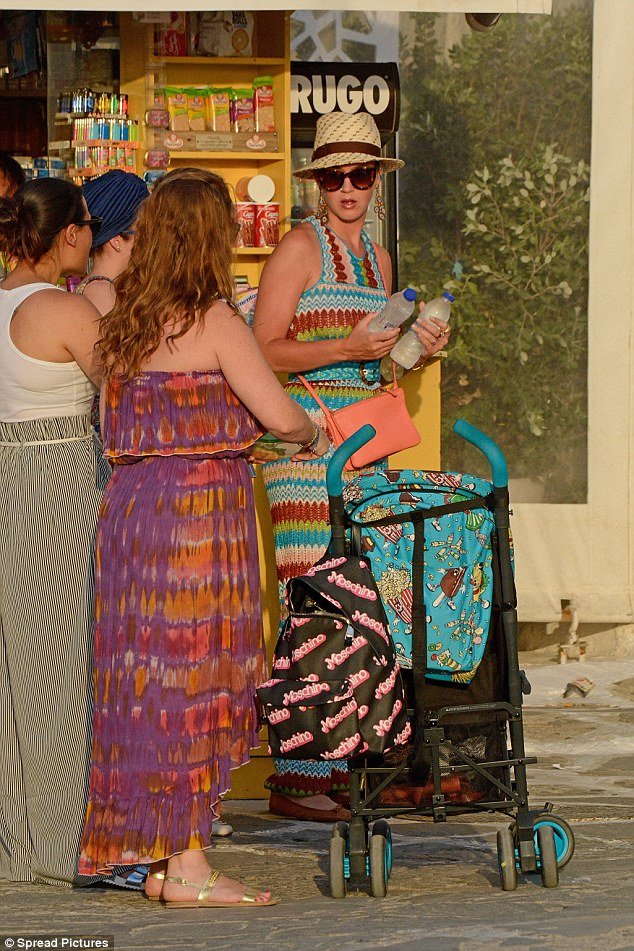 Στη Μύκονο η Κέιτι Πέρι [εικόνες] | iefimerida.gr 2