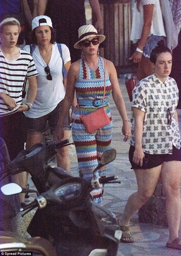 Στη Μύκονο η Κέιτι Πέρι [εικόνες] | iefimerida.gr 6