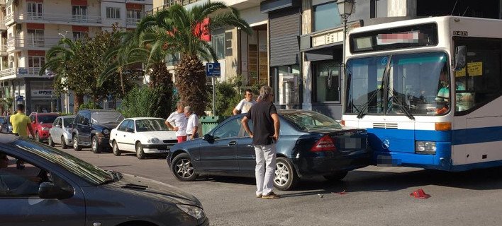 Καβάλα: Βουλευτής του ΣΥΡΙΖΑ πήγαινε ανάποδα σε κεντρικό δρόμο και τράκαρε με λεωφορείο [εικόνα] | iefimerida.gr 0