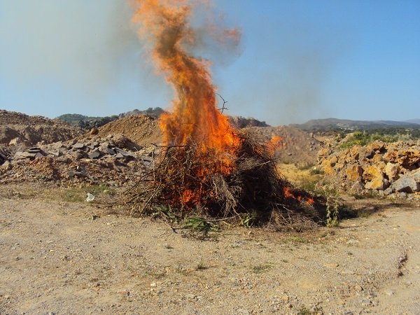 Ρέθυμνο: Εκαψαν μεγάλη ποσότητα ναρκωτικών [εικόνες] | iefimerida.gr 1
