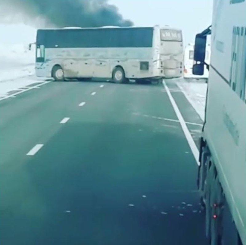 Καζακστάν: Λεωφορείο τυλίχθηκε στις φλόγες -52 άνθρωποι κάηκαν ζωντανοί [εικόνες] | iefimerida.gr 0