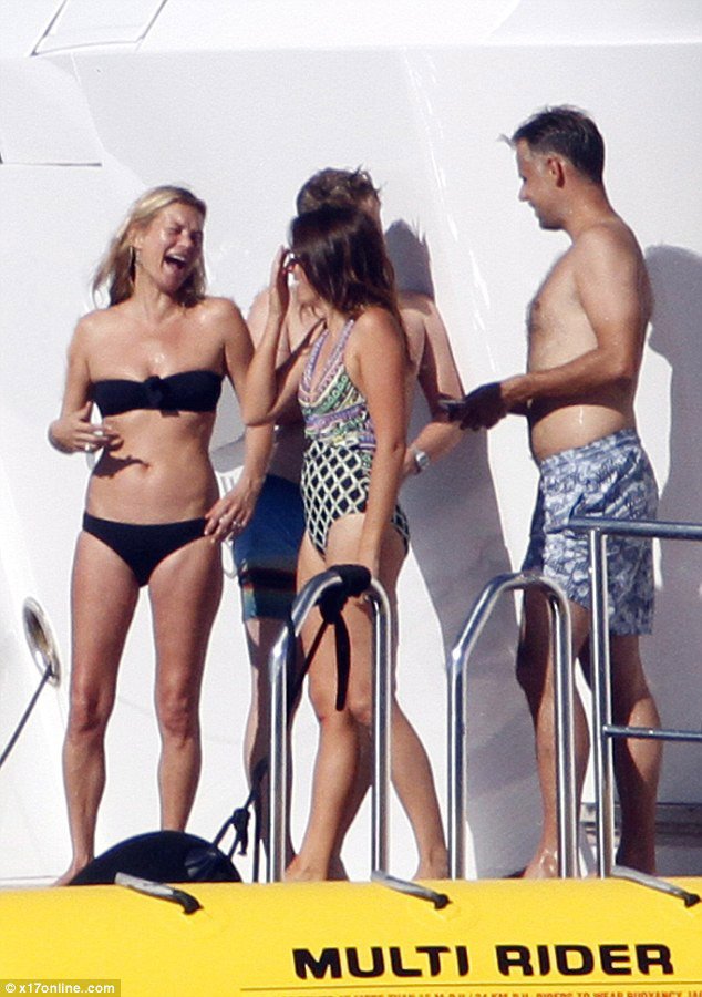 H Κέιτ Μος σχεδόν τόπλες [εικόνες]   | iefimerida.gr 0