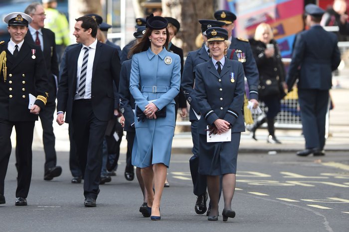 Το ξαναφορεμένο παλτό της Κέιτ Μίντλετον τρέλανε τους Βρετανούς [εικόνες] | iefimerida.gr 0