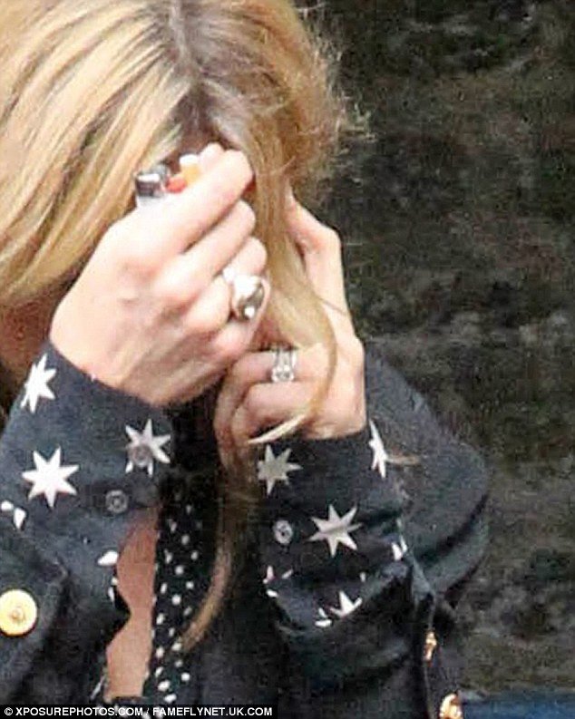  Στα «πατώματα» η Κέιτ Μος μετά από φήμες για χωρισμό από τον Τζέιμι Χινς [εικόνες]  | iefimerida.gr 1