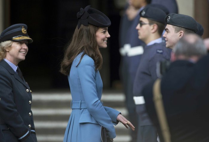Το ξαναφορεμένο παλτό της Κέιτ Μίντλετον τρέλανε τους Βρετανούς [εικόνες] | iefimerida.gr 4