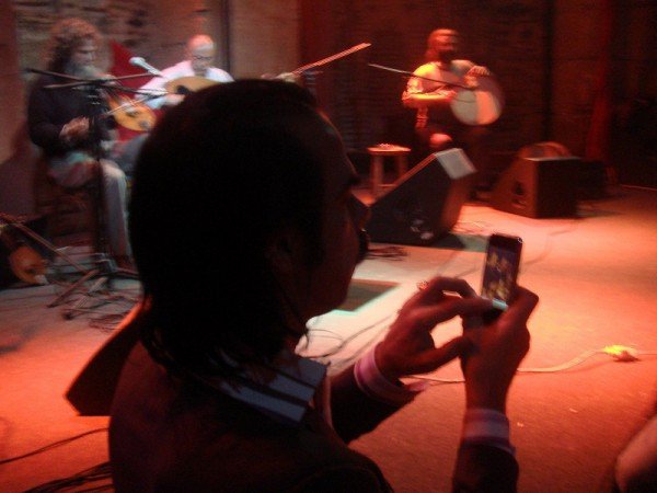 Το συγκινητικό μήνυμα του Ψαραντώνη στον Νικ Κέιβ για το θάνατο του γιου του [εικόνες&βίντεο] | iefimerida.gr 4