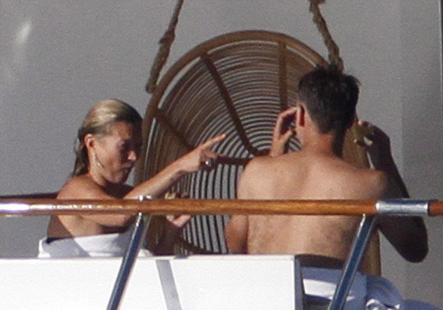 H Κέιτ Μος σχεδόν τόπλες [εικόνες]   | iefimerida.gr 2