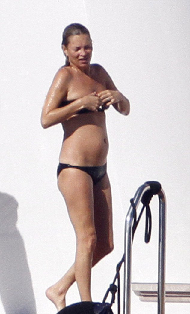 H Κέιτ Μος σχεδόν τόπλες [εικόνες]   | iefimerida.gr 3