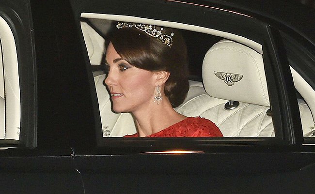 Κέιτ Μίντλετον: Το κατακόκκινο φόρεμα που άφησε τους πάντες με ανοιχτό το στόμα [εικόνες]  | iefimerida.gr 5