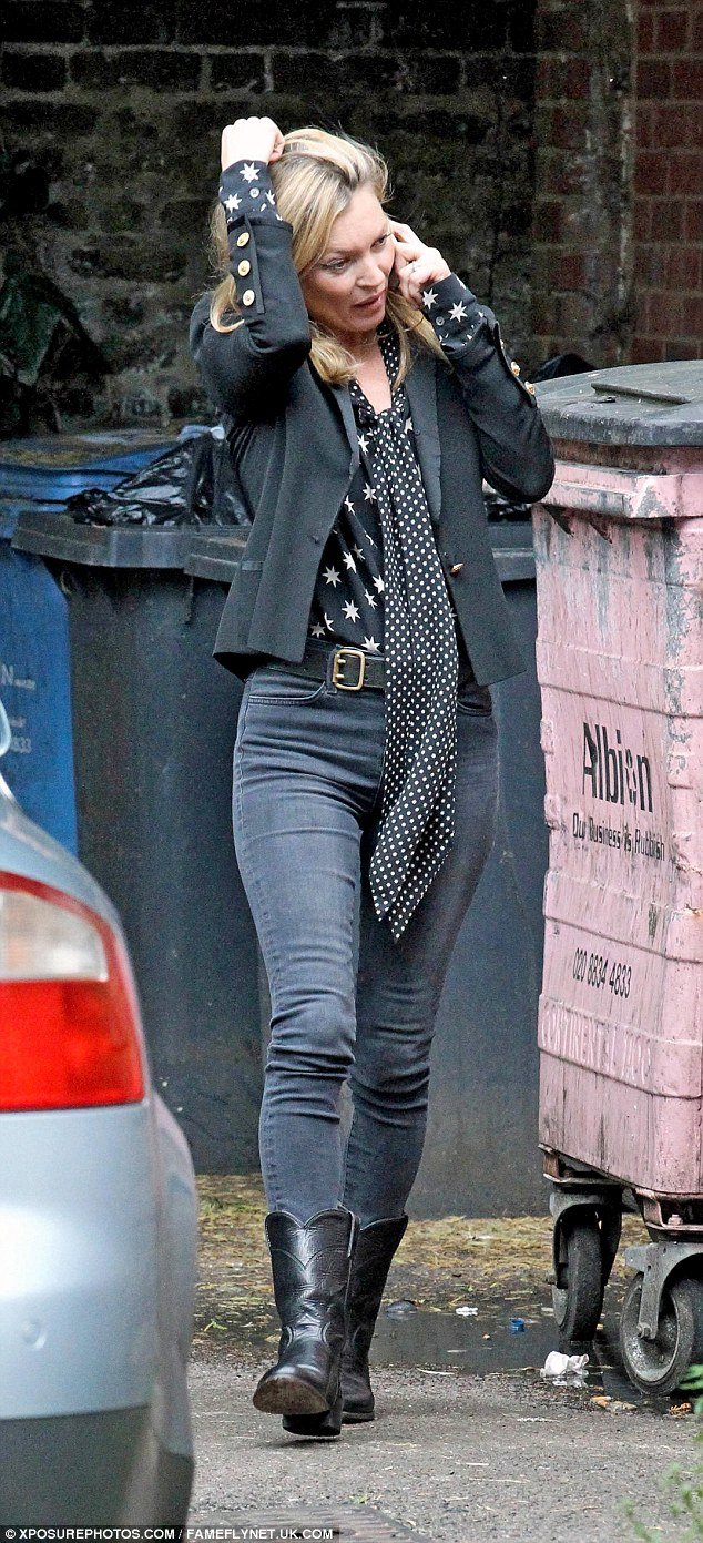  Στα «πατώματα» η Κέιτ Μος μετά από φήμες για χωρισμό από τον Τζέιμι Χινς [εικόνες]  | iefimerida.gr 4