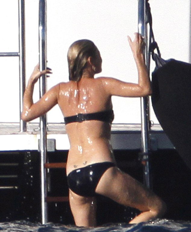 H Κέιτ Μος σχεδόν τόπλες [εικόνες]   | iefimerida.gr 4