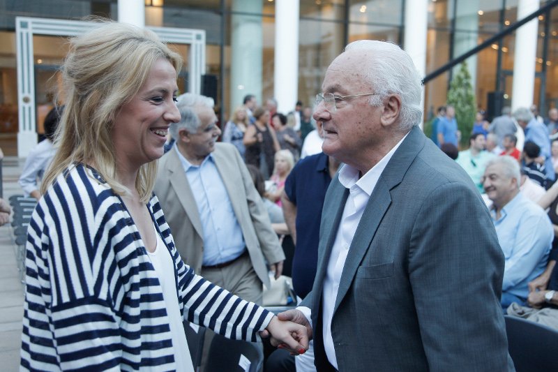 Ο ΣΥΡΙΖΑ πήγε Μέγαρο Μουσικής: Σέλφι, μοντέρνες τσάντες και φρέντο [εικόνες] | iefimerida.gr 8