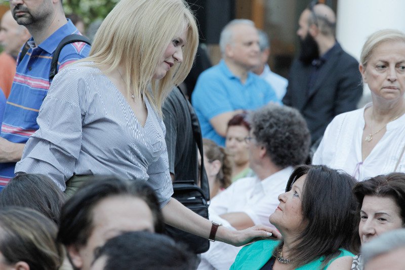 Ο ΣΥΡΙΖΑ πήγε Μέγαρο Μουσικής: Σέλφι, μοντέρνες τσάντες και φρέντο [εικόνες] | iefimerida.gr 12