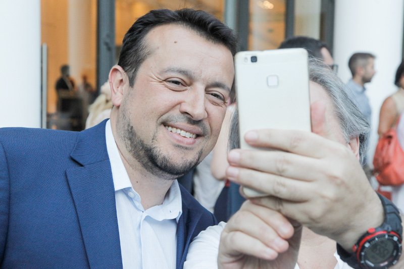 Ο ΣΥΡΙΖΑ πήγε Μέγαρο Μουσικής: Σέλφι, μοντέρνες τσάντες και φρέντο [εικόνες] | iefimerida.gr 10