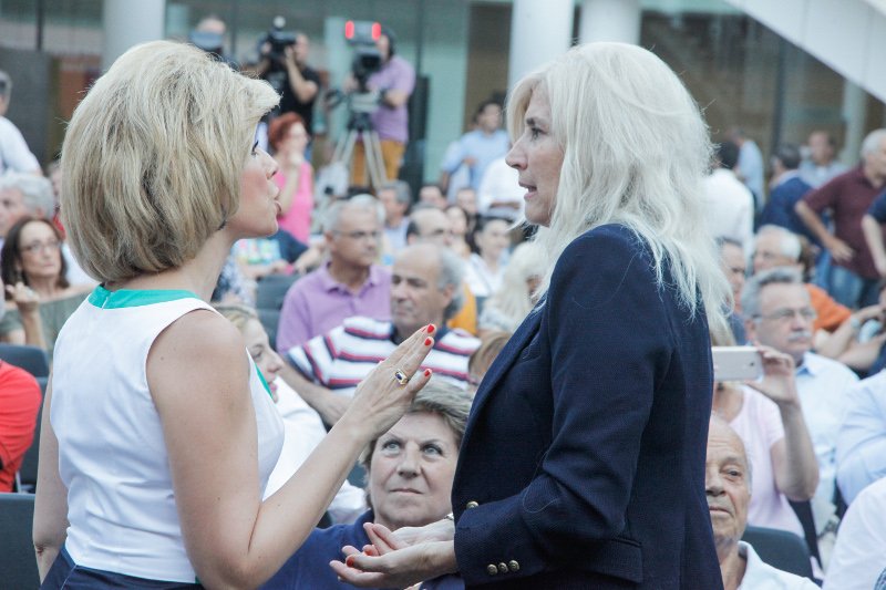 Ο ΣΥΡΙΖΑ πήγε Μέγαρο Μουσικής: Σέλφι, μοντέρνες τσάντες και φρέντο [εικόνες] | iefimerida.gr 7