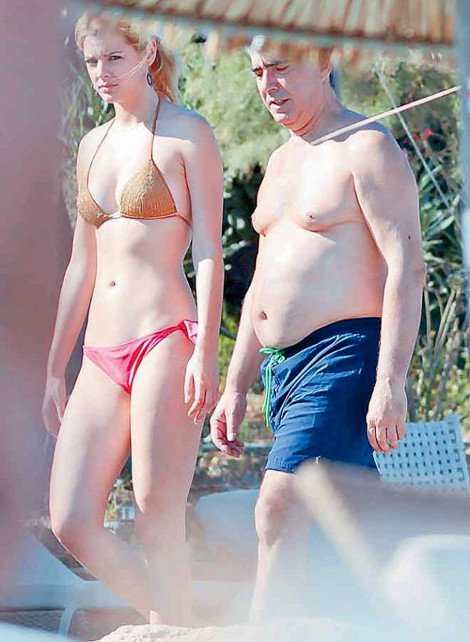 Χώρισε ο Σίμος Κεδίκογλου με την 28χρονη καλλονή Μαντώ Κόλλια [εικόνες] | iefimerida.gr 1