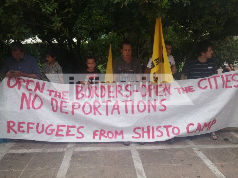 Συγκέντρωση διαμαρτυρίας έξω από το υπουργείο Μεταναστευτικής Πολιτικής | iefimerida.gr 2