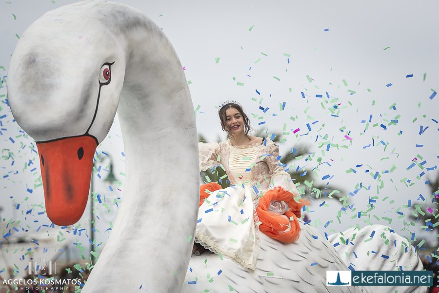 Κατρούγκαλος και Τραμπ βασιλιάδες του Καρναβαλιού στο Ληξούρι [εικόνες] | iefimerida.gr 1