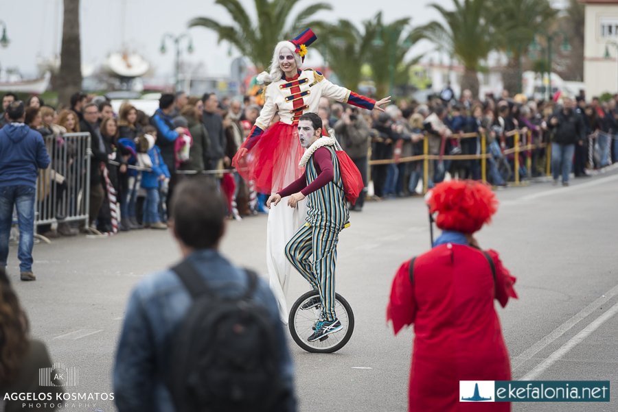 Κατρούγκαλος και Τραμπ βασιλιάδες του Καρναβαλιού στο Ληξούρι [εικόνες] | iefimerida.gr 6