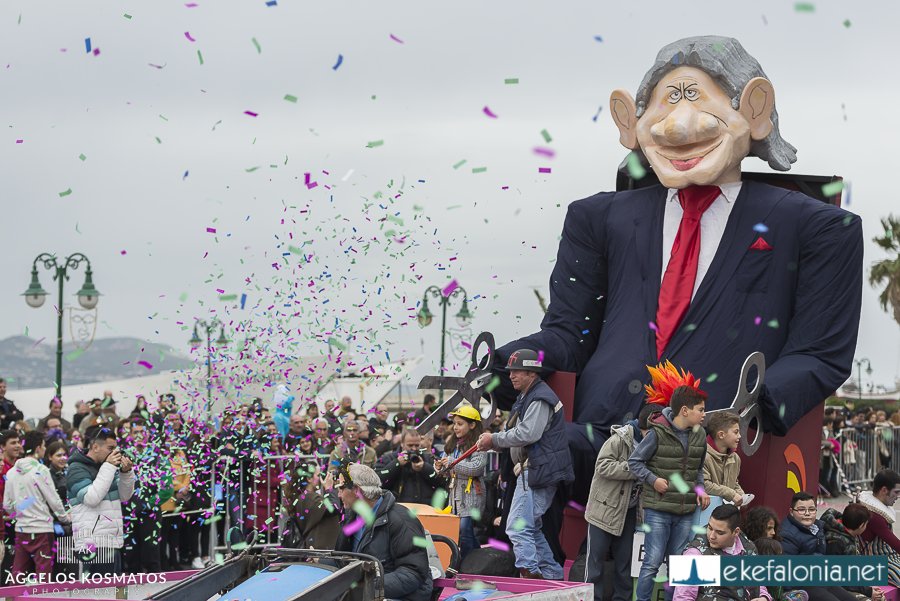 Κατρούγκαλος και Τραμπ βασιλιάδες του Καρναβαλιού στο Ληξούρι [εικόνες] | iefimerida.gr 0