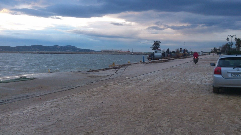 Οι φωτογραφίες της καταστροφής από το νέο σεισμό στην Κεφαλονιά -Σοβαρές ζημιές στο λιμάνι του Ληξουρίου [εικόνες] | iefimerida.gr 2