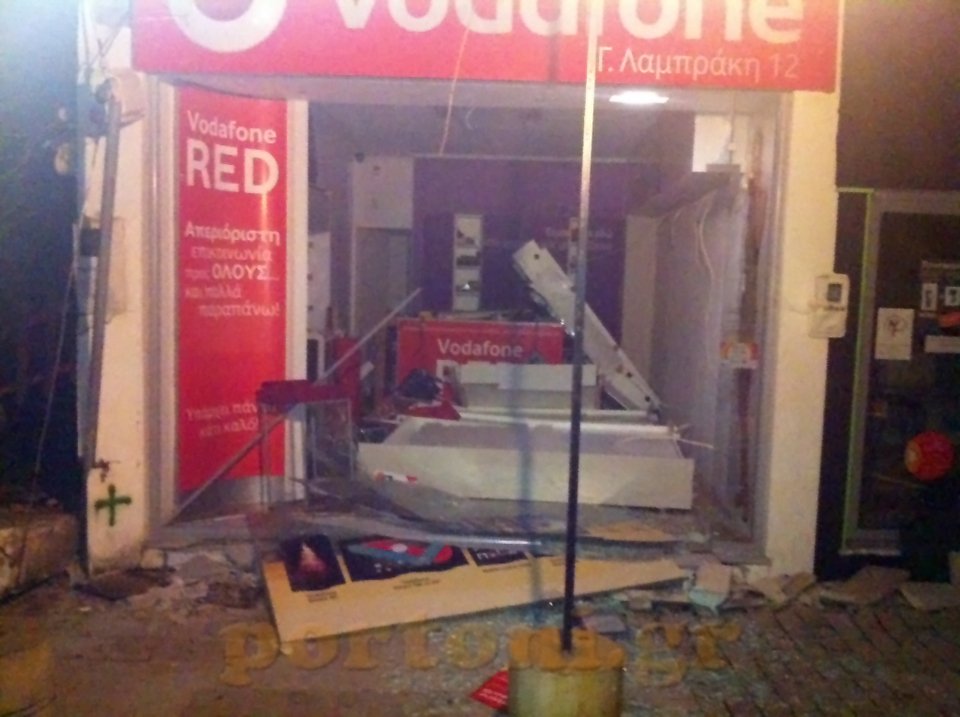 Οι φωτογραφίες της καταστροφής από το νέο σεισμό στην Κεφαλονιά -Σοβαρές ζημιές στο λιμάνι του Ληξουρίου [εικόνες] | iefimerida.gr 4