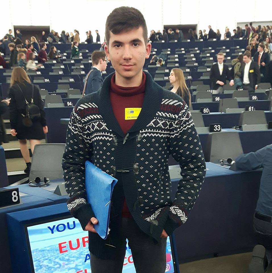 Πανελλήνιες 2018: Ο Κεφαλονίτης που έσπασε τα κοντέρ και μπαίνει Ιατρική Αθηνών -Παιδί οικογένειας με 8 παιδιά! [εικόνες] | iefimerida.gr 0