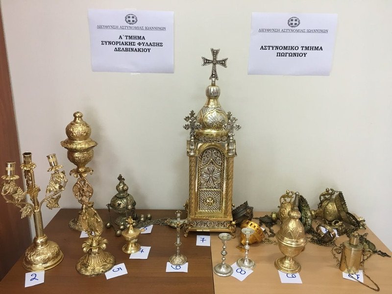 Εντοπίστηκαν θρησκευτικά κειμήλια σε κρύπτη στα ελληνοαλβανικά σύνορα [εικόνες] | iefimerida.gr 0