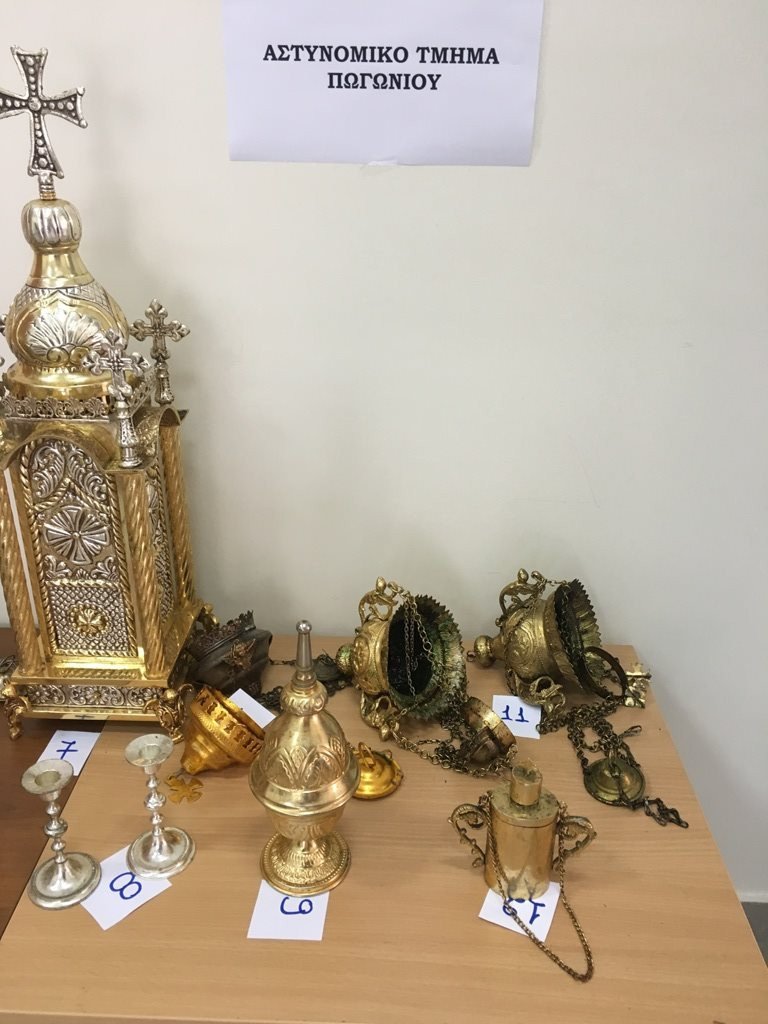 Εντοπίστηκαν θρησκευτικά κειμήλια σε κρύπτη στα ελληνοαλβανικά σύνορα [εικόνες] | iefimerida.gr 1