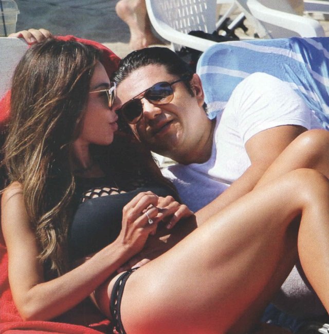 Ερωτευμένοι στην παραλία: Οι αγκαλιές Κουρκούλη-Κελεκίδου [εικόνες] | iefimerida.gr 1