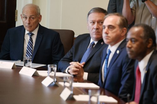 Παρελθόν και επίσημα ο Πρίμπους: Ορκίστηκε ο νέος προσωπάρχης, Τζον Κέλι [εικόνες] | iefimerida.gr 0