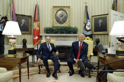 Παρελθόν και επίσημα ο Πρίμπους: Ορκίστηκε ο νέος προσωπάρχης, Τζον Κέλι [εικόνες] | iefimerida.gr 3