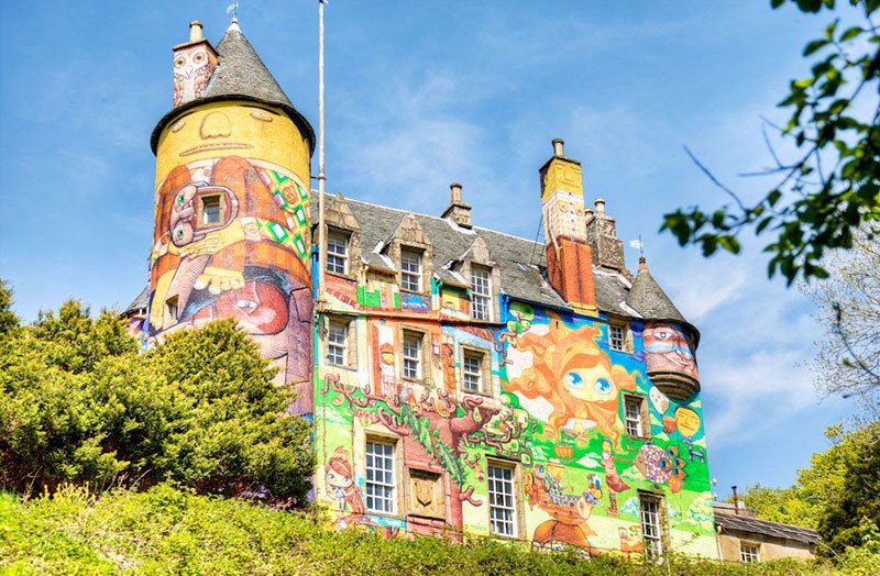 Το διάσημο κάστρο της Σκωτίας έγινε πολύχρωμο: Βραζιλιάνοι και Σκωτσέζοι γκραφιτάδες ένωσαν τα σπρέι τους [εικόνες] | iefimerida.gr 0